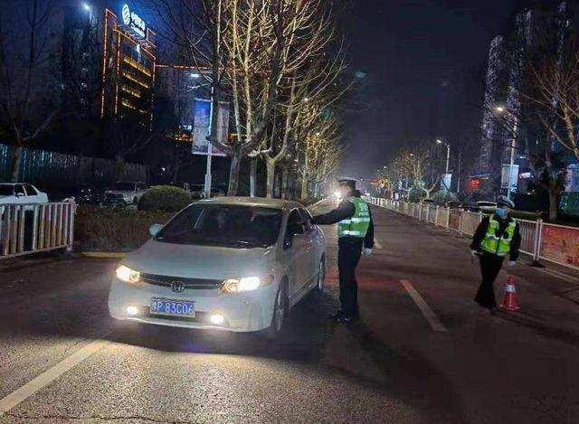 过年“不打烊”，严查私家车“4+1”行为，最高罚2000、记9分