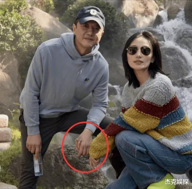 李亚鹏|李亚鹏宣布全家搬到乡村生活,小女儿首度出镜,一家三口画面温馨