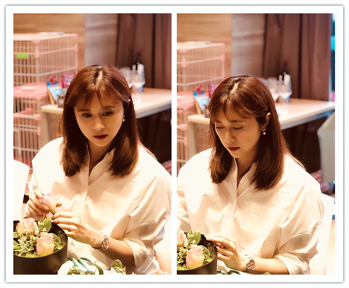 奔五的人还是要穿显年轻的服装，像何美钿这么穿，还能有少女感