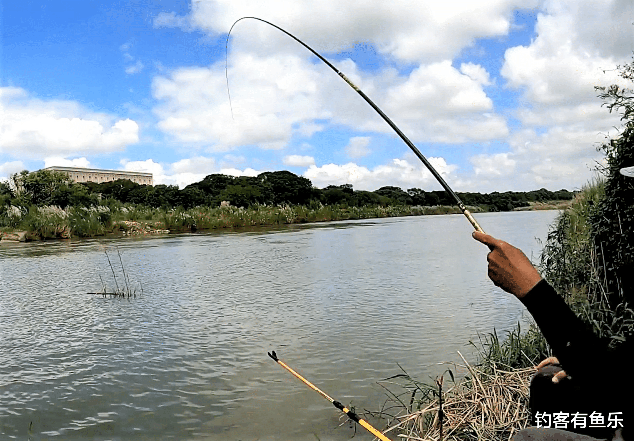 |秋季野钓,记住3种“爆护晴天”、4种“空军晴天”,钓鱼不跑冤枉路