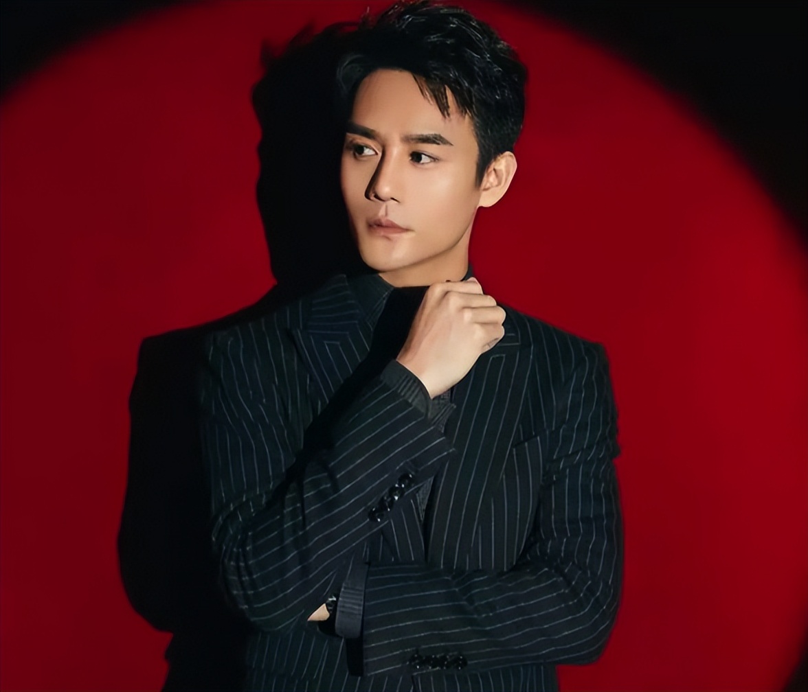 杨洋|同为“西装男神”,把杨洋肖战和靳东张晋放一起,差距就出来了