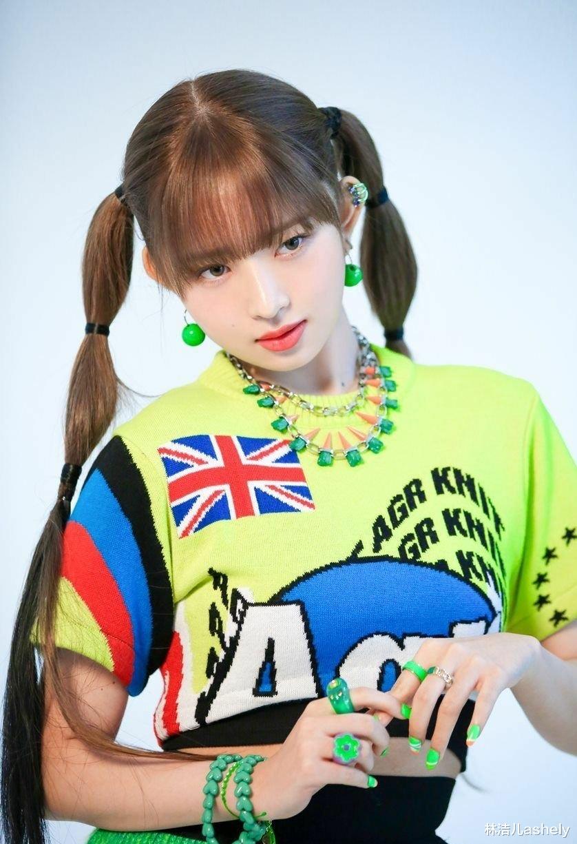 麻花辫 众女团回归造型美哭，张元英半公主头显脸小，娜琏麻花辫少女感爆棚