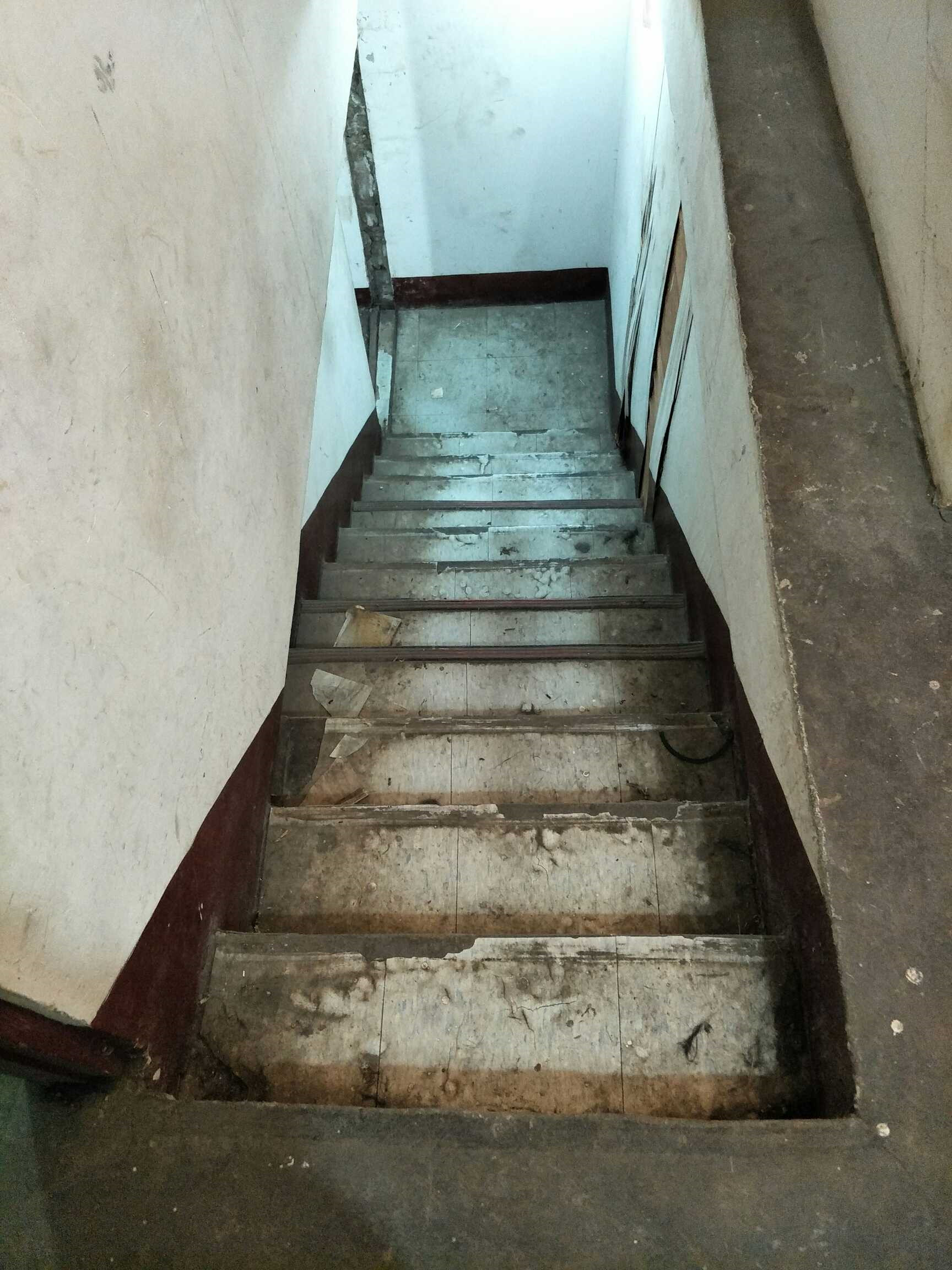 看看老公600块钱租的破房子，又脏又烂，我估计你看了都害怕！