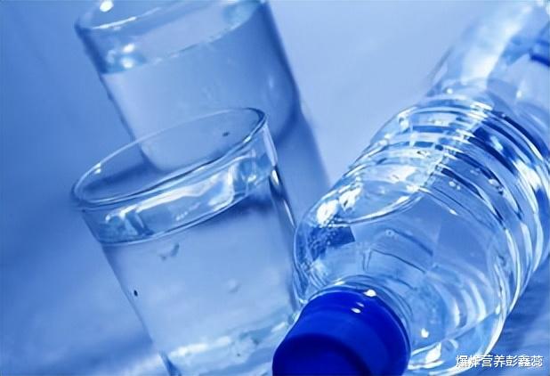 医生|传言:青少年不能长期喝纯净水,会导致营养缺乏?是真是假?
