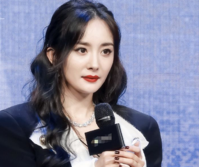 杨幂|外媒镜头下的女明星，个个都是“丑女无敌”，最后一张好恐怖