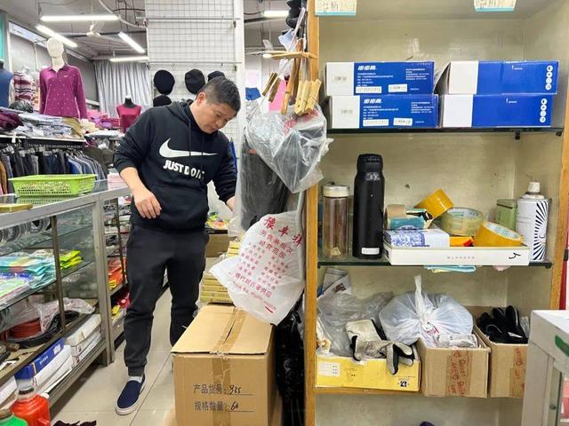 杭州|淘宝“最落伍”卖家：柜姐74岁，十年只涨1块钱