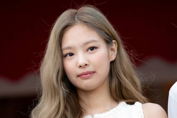 金智妮|丝毫不受影响，Jennie金泰亨约会传言后首次亮相，洋溢着灿烂笑容