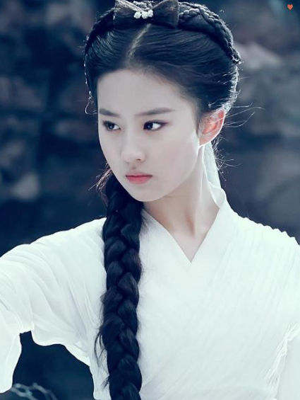 刘亦菲|35岁刘亦菲晒“梦华录”联名奶茶,颜值在线,用国产手机拍照被赞