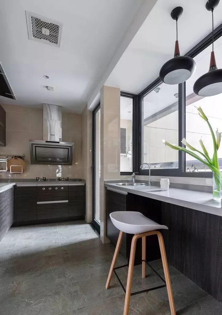 厨房这样装好看又实用,再也不担心难清洁了!