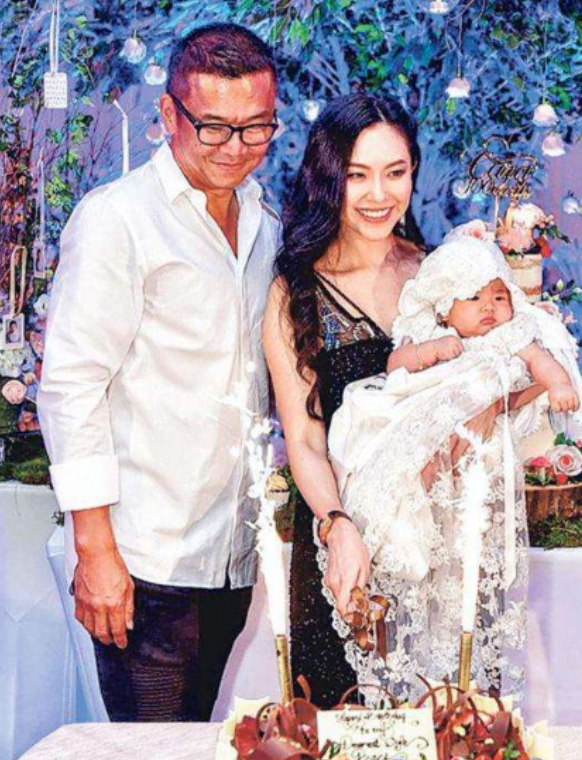 向佐|气疯向太，令向佐疯狂迷恋，两度嫁入豪门的黄婉佩，一点也不简单