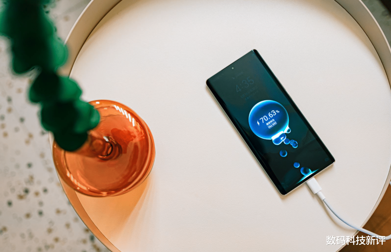 荣耀|中端机也有双曲屏设计？荣耀60 SE的亮点可不止这些