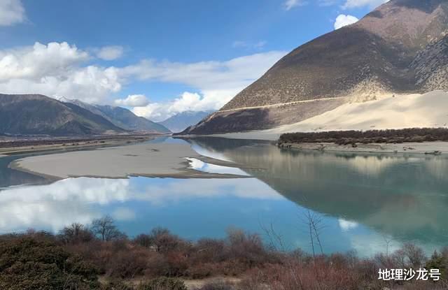 雅鲁藏布江|在雅鲁藏布江中游河岸两边，为什么会出现奇怪的“爬升沙丘”？