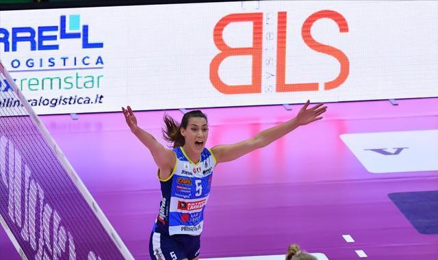 巴塞罗那|一边倒！埃格努18分冠全场，队友打出89%成功率，3-0打出横扫之势