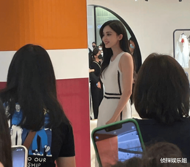 古力娜扎|古力娜扎活动生图,穿白裙秀发披肩超甜美,无滤镜被赞盛世美颜