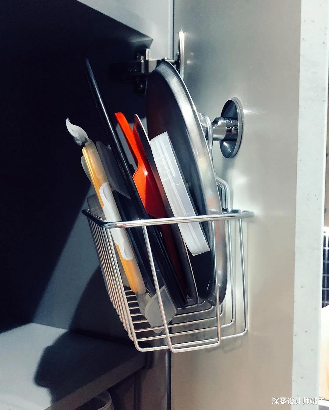 厨房太乱看着压抑?把这5招锅具收纳学回家,榨干每一寸空间