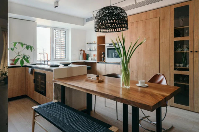 96平现代风三居室，沙发墙居然是一排书柜，没事看您书太惬意了