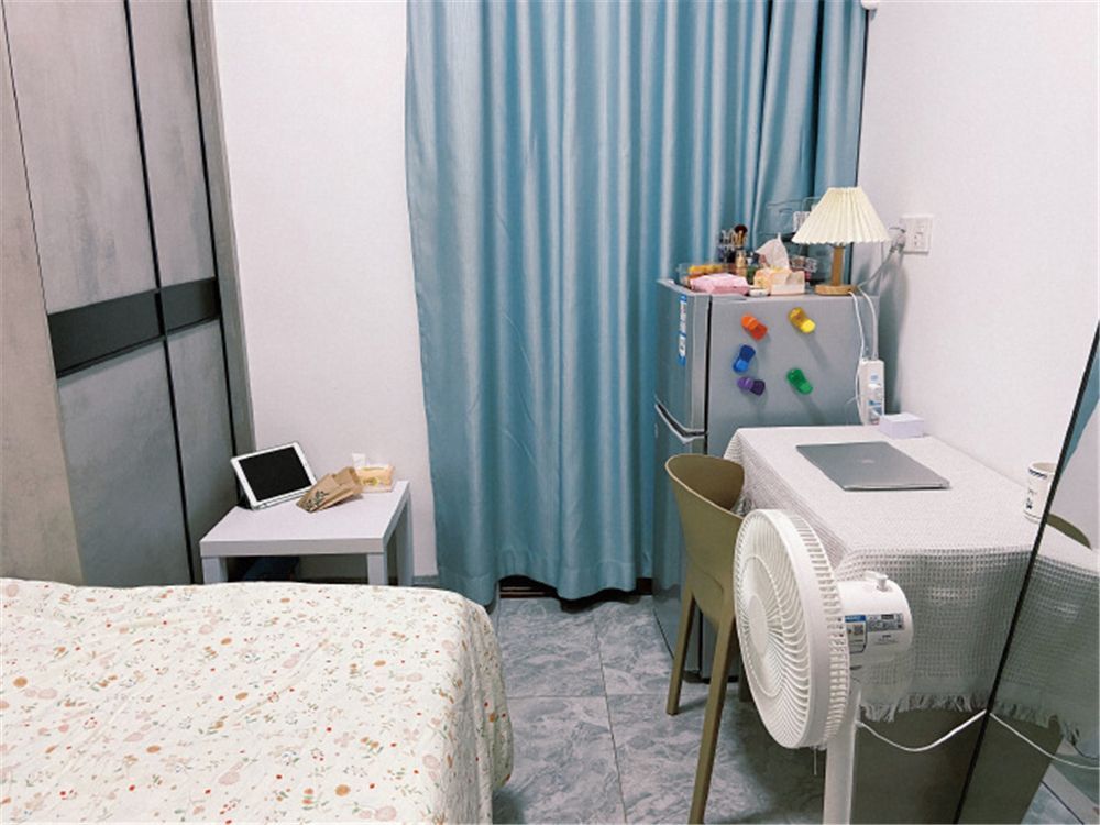 仅8㎡的蜗居小卧室,被她收拾得井井有条,网友:想住进去