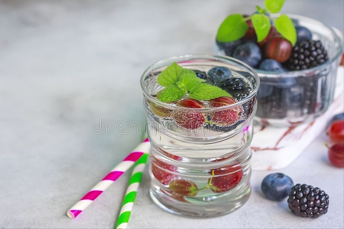 肠胃|不论男女步入50岁后，早晨空腹不喝5种水，尤其蜂蜜水，当心伤身