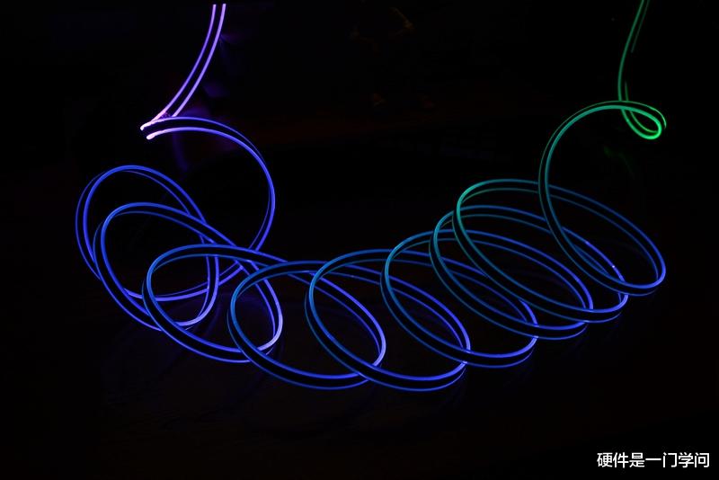 光纤|售价千元的视频线是什么感觉，FIBBR光纤发光DP1.4视频线开箱体验