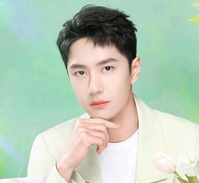 王一博|王一博全新春日造型,吸睛又帅气,网友直呼差点没认出来!