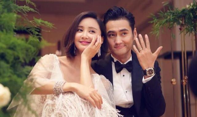 杨幂|袁弘张歆艺手牵手现身机场,为避免3岁儿子被关注,交给保姆照看