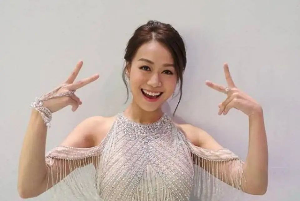 黄心颖|黄心颖约满无线回复自由首认与泥鯭恋情兼同居