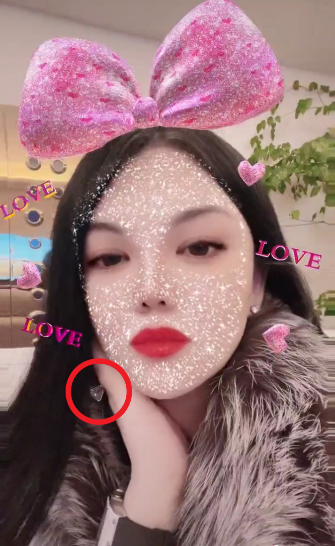 李湘|李湘被正式求婚了?右手无名指戴超大钻戒,屏幕写满“爱”疑官宣