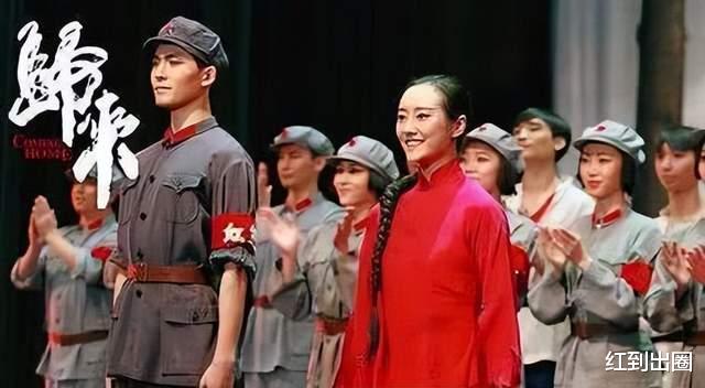 李纯|知名谋女郎忘年恋疑曝光,和大叔在电影院搂抱撒娇,被拍同回小区