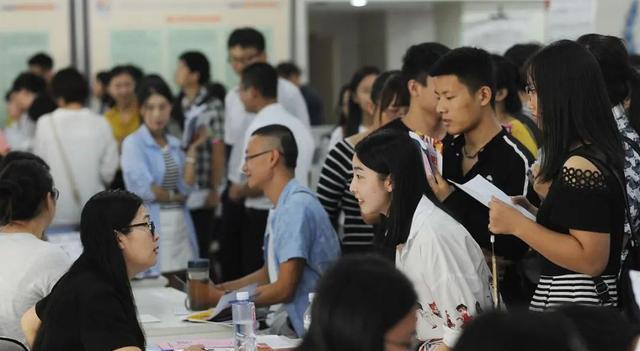 大学|女生读师范还是工科?毕业10年后,才看清差距不只是一星半点