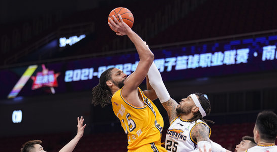 奥卡福|身高臂展全面压制，NBA的榜眼奥卡福为什么被莫兰德吊打？