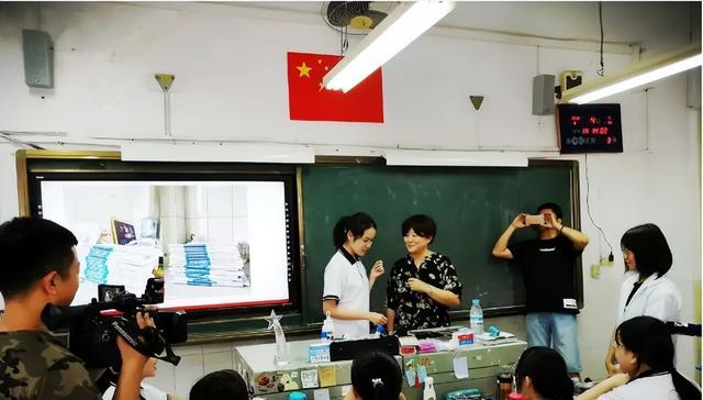 幼儿园|上海一幼儿园“天花板级学生”走红，入学简历15页，家长学历更牛