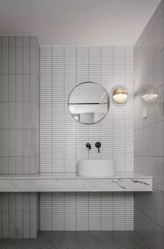 为极简主义做到家徒四壁,186㎡客厅连电视墙都舍弃,反而很高级