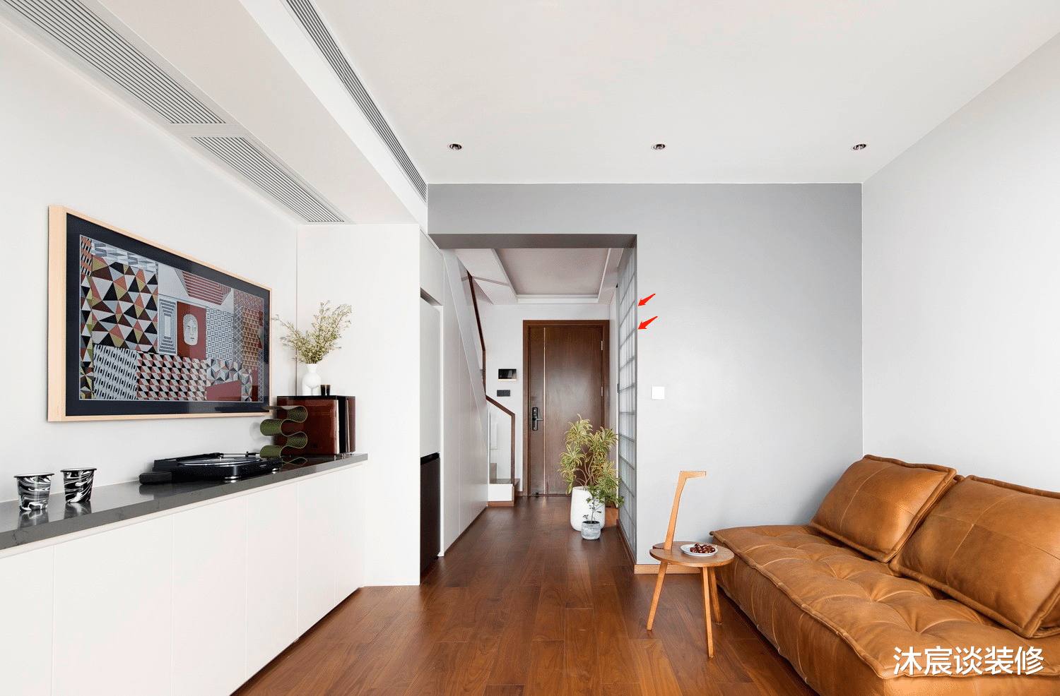 她家虽不大，但赢在简洁敞亮，温馨实用的空间住着很舒适，晒一晒