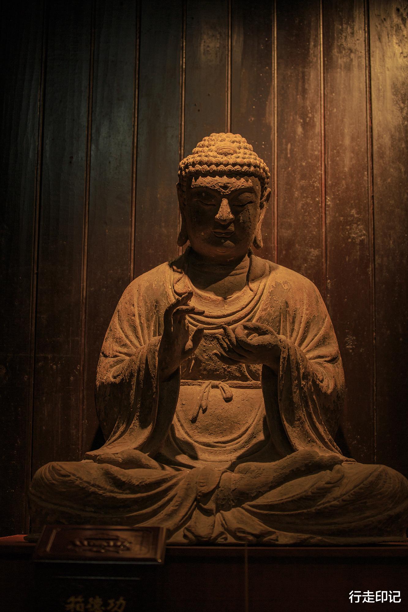 |黎里闲游看惊鸿,故物堆里品铮言