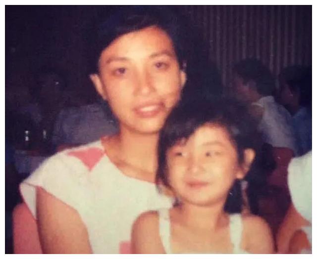 郑希怡|被男星扒去外裤,爆红后却沦为全香港的笑话