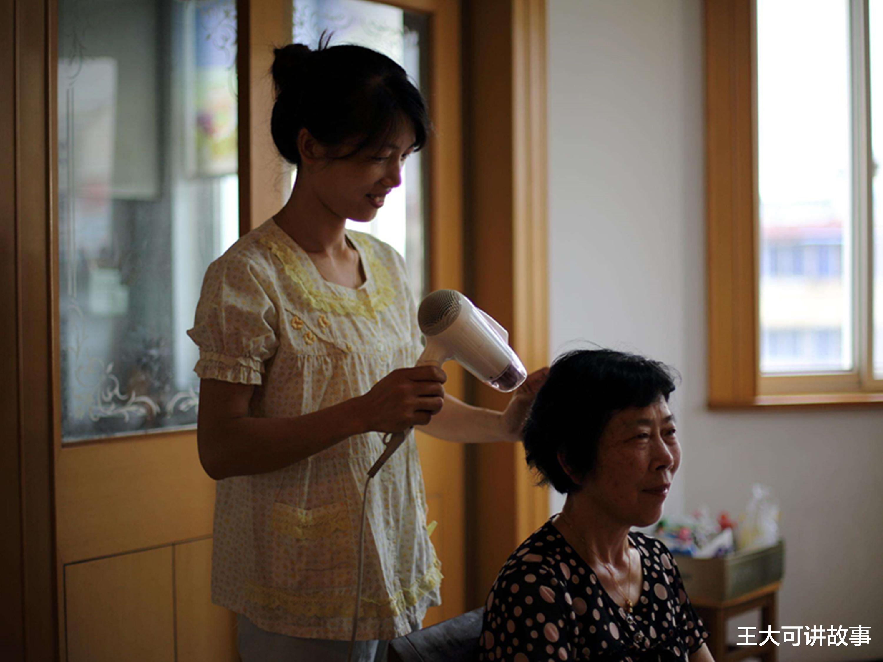 凤凰男|婆婆要来养老,让岳母快滚,凤凰男理直气壮,被打回原形