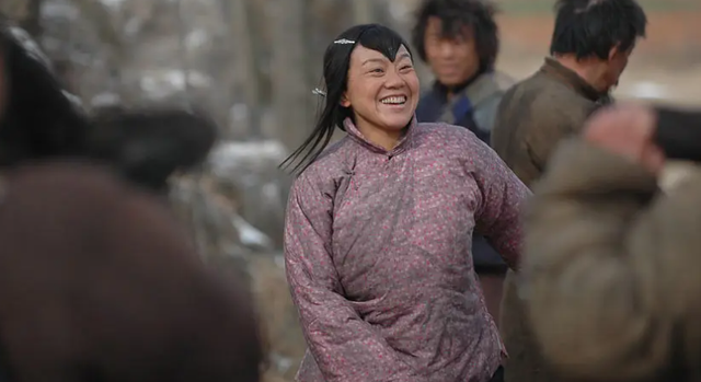 巩俐|8位戏里“土得掉渣”的村姑,现实中原来这么美,反差太大认不出