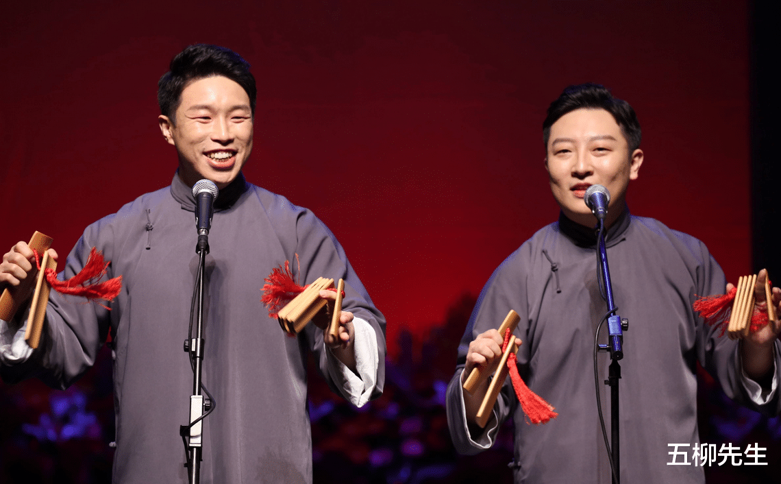 柯蓝|尴尬了!德云社烧饼录节目把小蜜蜂带回了家,孟鹤堂:啥都往家拿