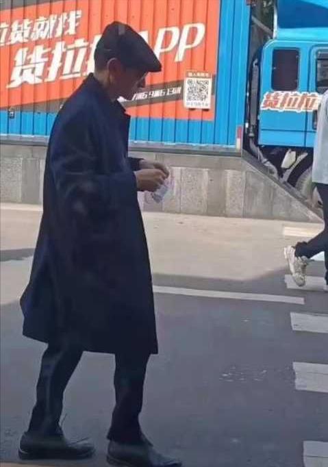 李若彤|刘德华私下有多是怎么样的,3点起来做早饭,自己扫地