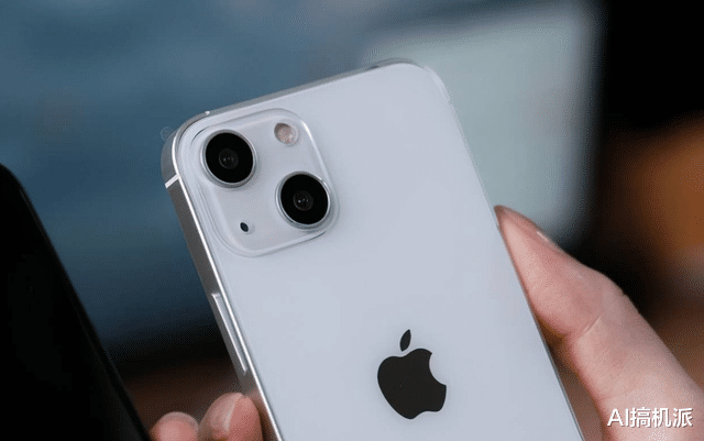 iPhone 14 Pro将于9月登场，异形挖孔屏稳了，果粉会不会喜欢呢？