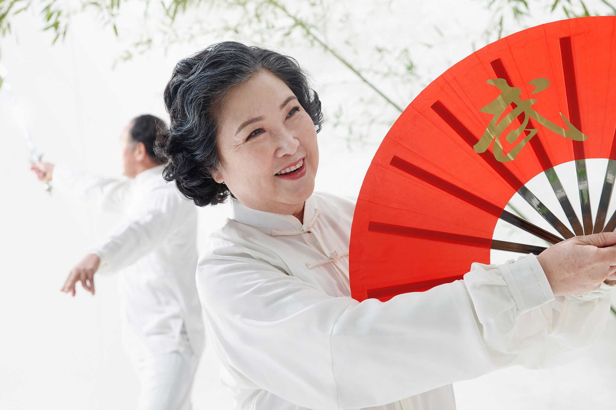 巩俐 为什为啥喝水也发胖？养成4个“减脂”习惯，赘肉悄悄“溜走”