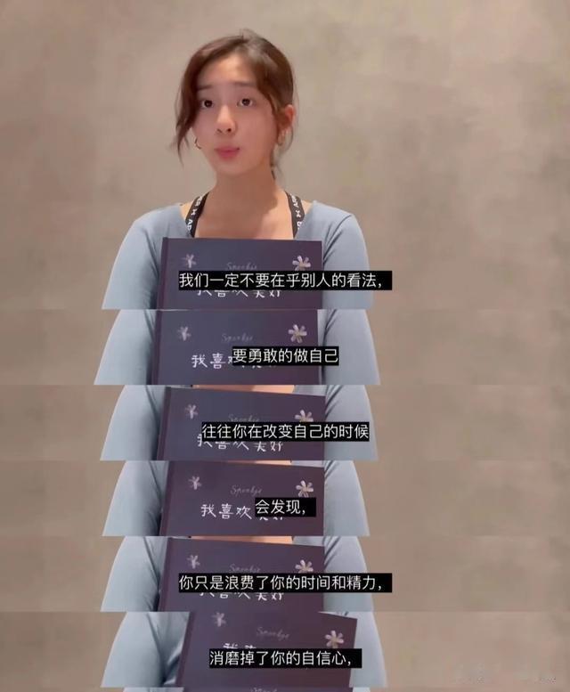 黄忆慈|黄多多因一张圣诞照挨骂,为什么大家不喜欢“成熟”的小孩?