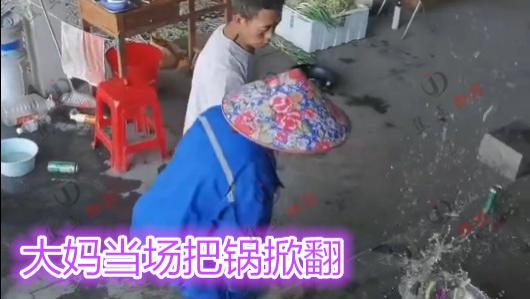 网红为拍视频偷农户蔬菜，大妈找上门把锅掀翻：刚种下就被你拔了