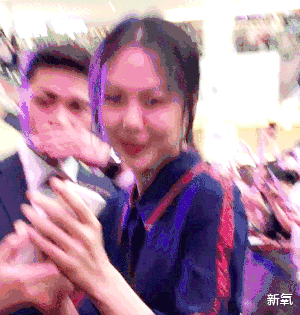 女孩|松弛感美人，成了聪明女孩的新突破？