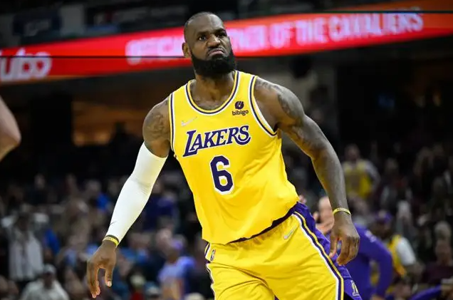 NBA一夜24大动态:骑士仍希望詹皇回归 哈登招募哈雷尔加盟76人