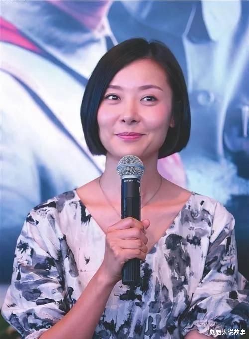 柯蓝|著名女星柯蓝：本姑娘49岁仍单身未婚，但并不是因为不懂爱情