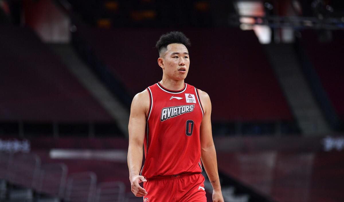 中国男篮|中国男篮大换血！后卫唱主角，锋线迎新人，内线成软肋