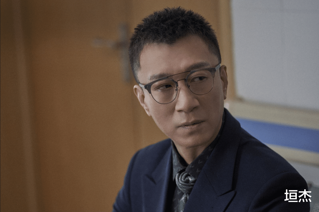 小姐姐|人前贵公子,人后软饭男?这10位中年男星,个个“靠女人上位”