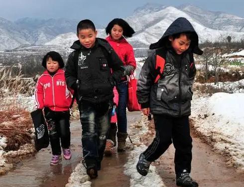 “7旬益阳首富”倪福林,建庄园与10女子生14娃,最小情人是00后