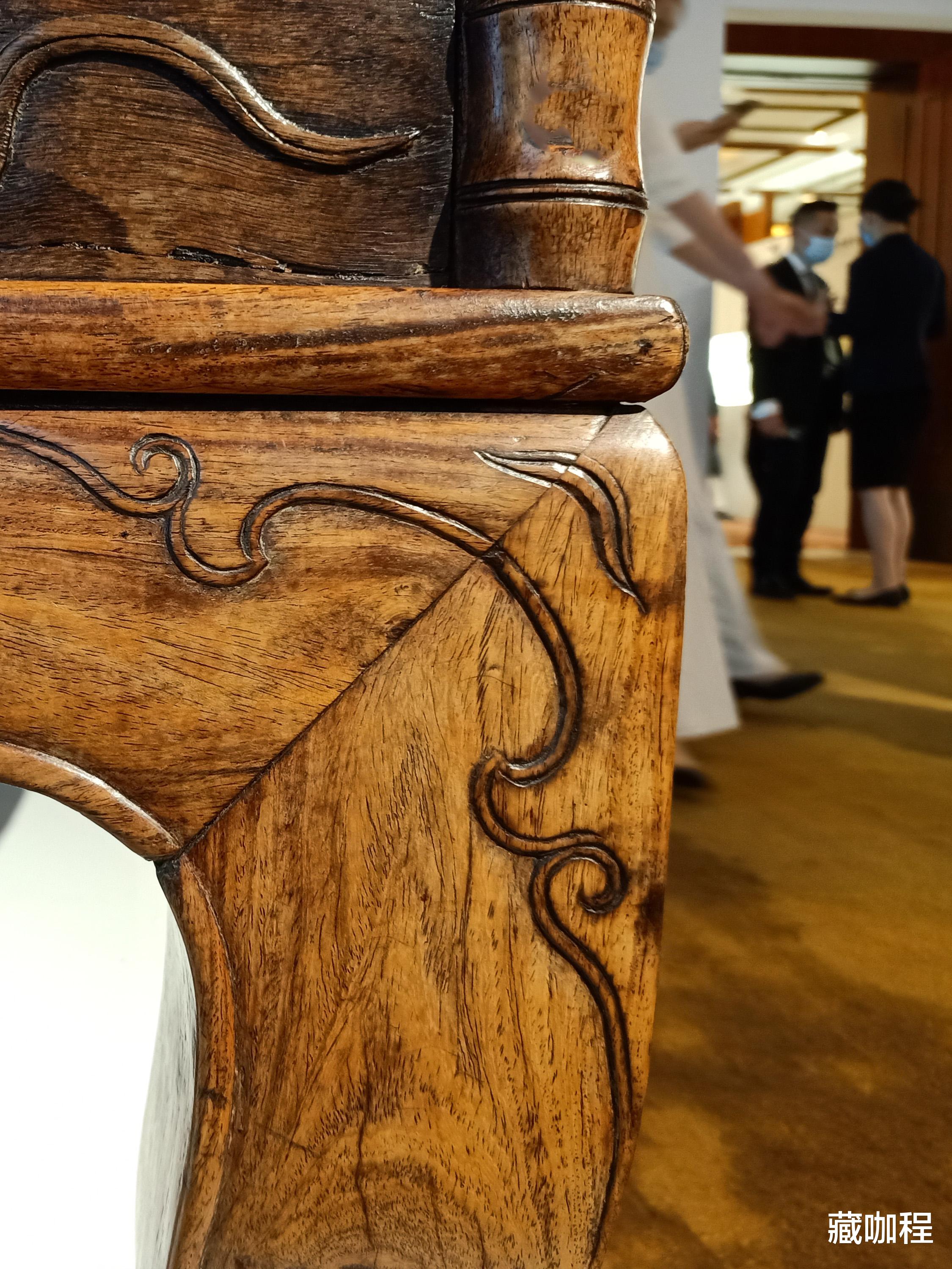 大象|三弯腿由象鼻演化，黄花梨六柱架子床便是一例